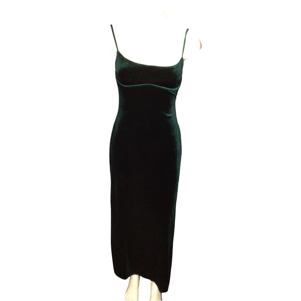 Sophisticated Velvet Maxi Dress in Deep Green - Picture 2 of 8